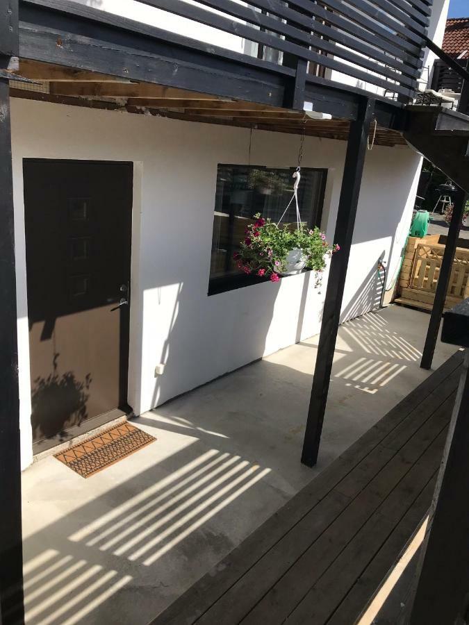Lagenhet I Villa Pa Fornudden Tyreso Bagian luar foto