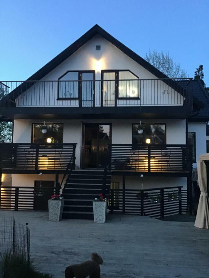 Lagenhet I Villa Pa Fornudden Tyreso Bagian luar foto