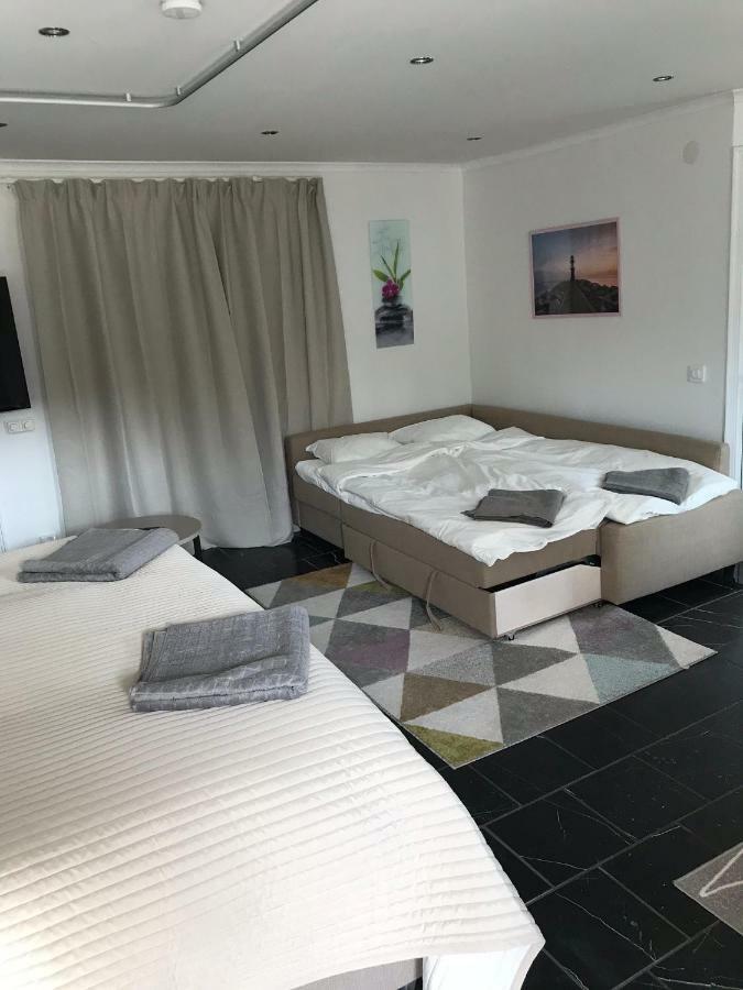 Lagenhet I Villa Pa Fornudden Tyreso Bagian luar foto