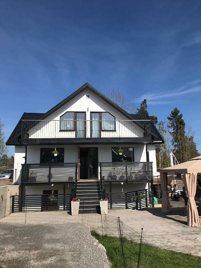 Lagenhet I Villa Pa Fornudden Tyreso Bagian luar foto