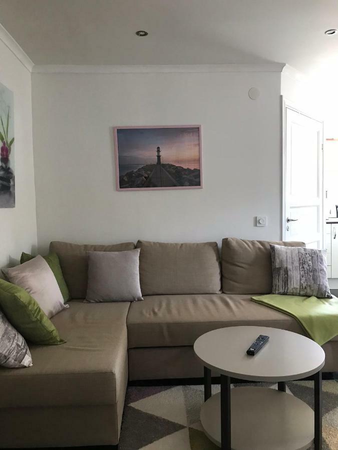 Lagenhet I Villa Pa Fornudden Tyreso Bagian luar foto